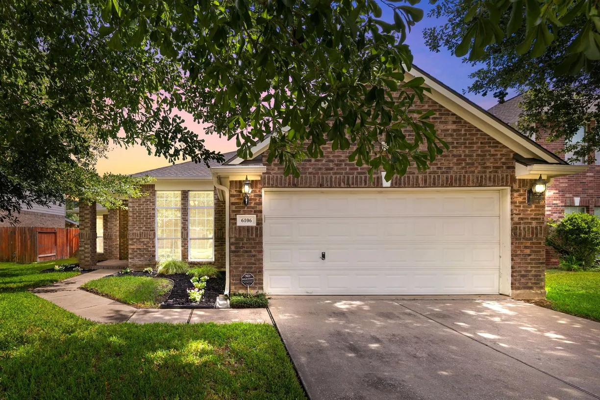 Houston Suburbs Real Estate | View 6106 Pine Lakes Drive | 3 Beds, 2 Baths