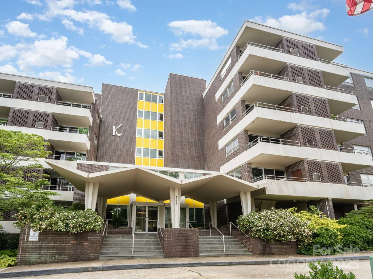 Charlotte Real Estate | View 1300 Reece Road #402 | 1 Bed, 1 Bath