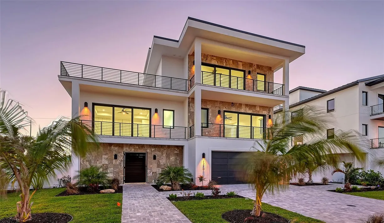 Sarasota/St. Petersburg Real Estate | View 1210 Gulf Boulevard | 6 Beds, 4 Baths