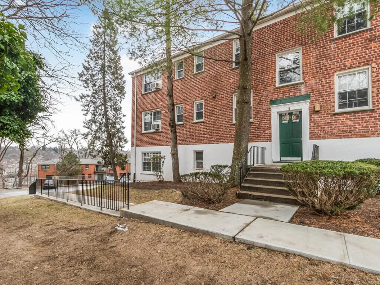 Westchester Real Estate | View 39 Fieldstone Drive #H4 | 2 Beds, 2 Baths