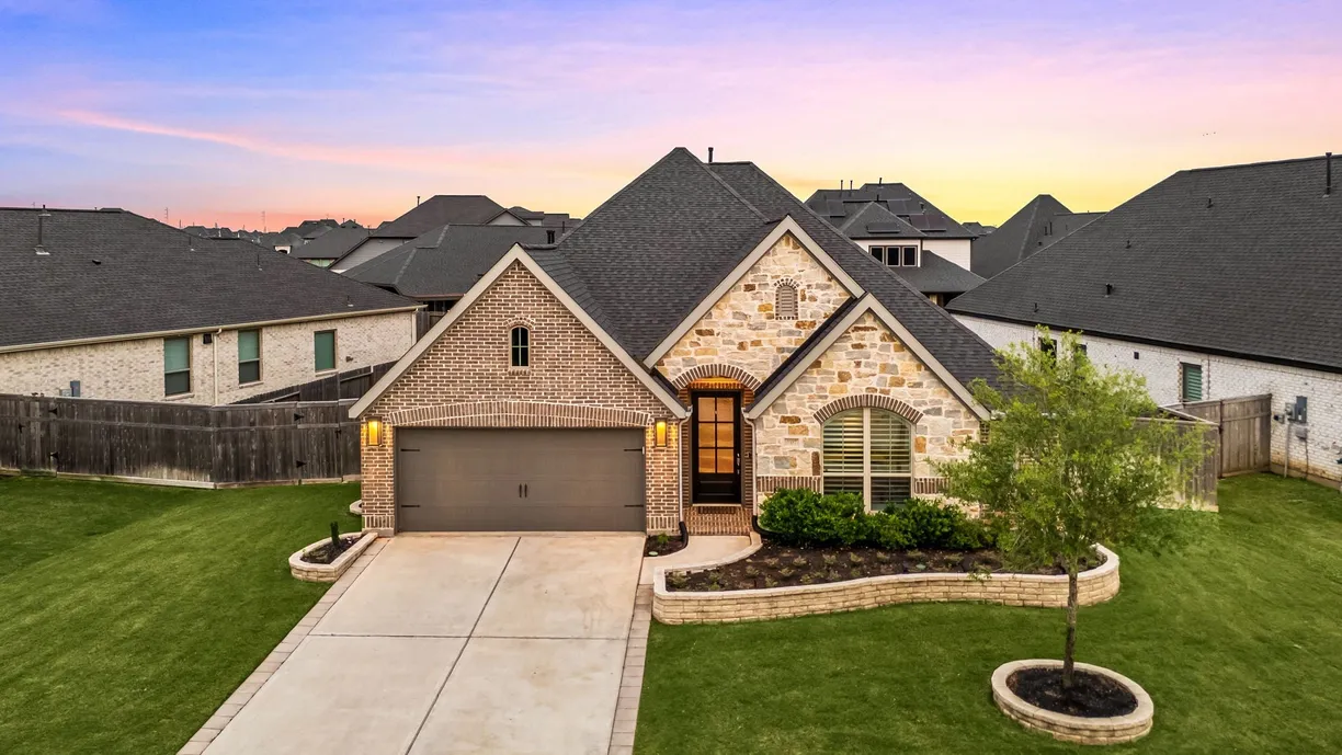 Houston Suburbs Real Estate | View 4107 Maple Glen Drive | 4 Beds, 3 Baths