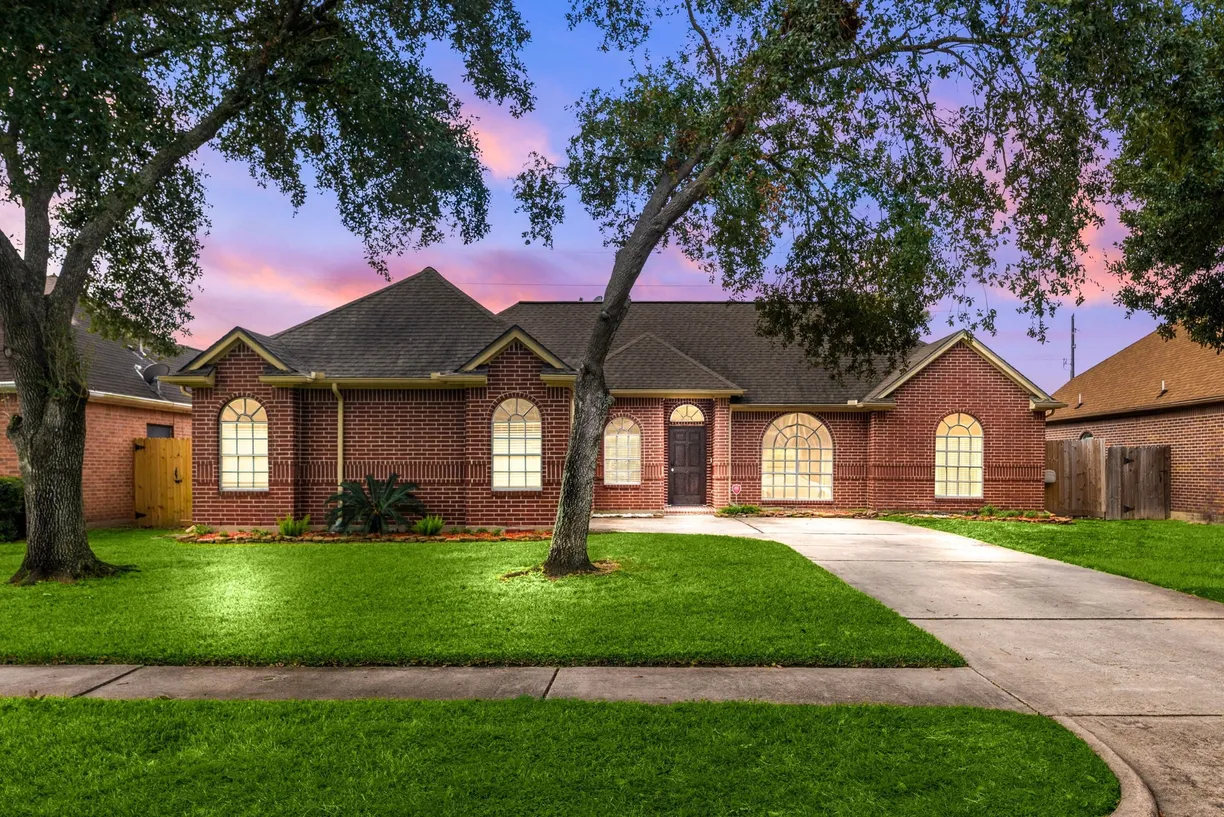 Houston Suburbs Real Estate | View 10215 Hedge Way Drive | room 1