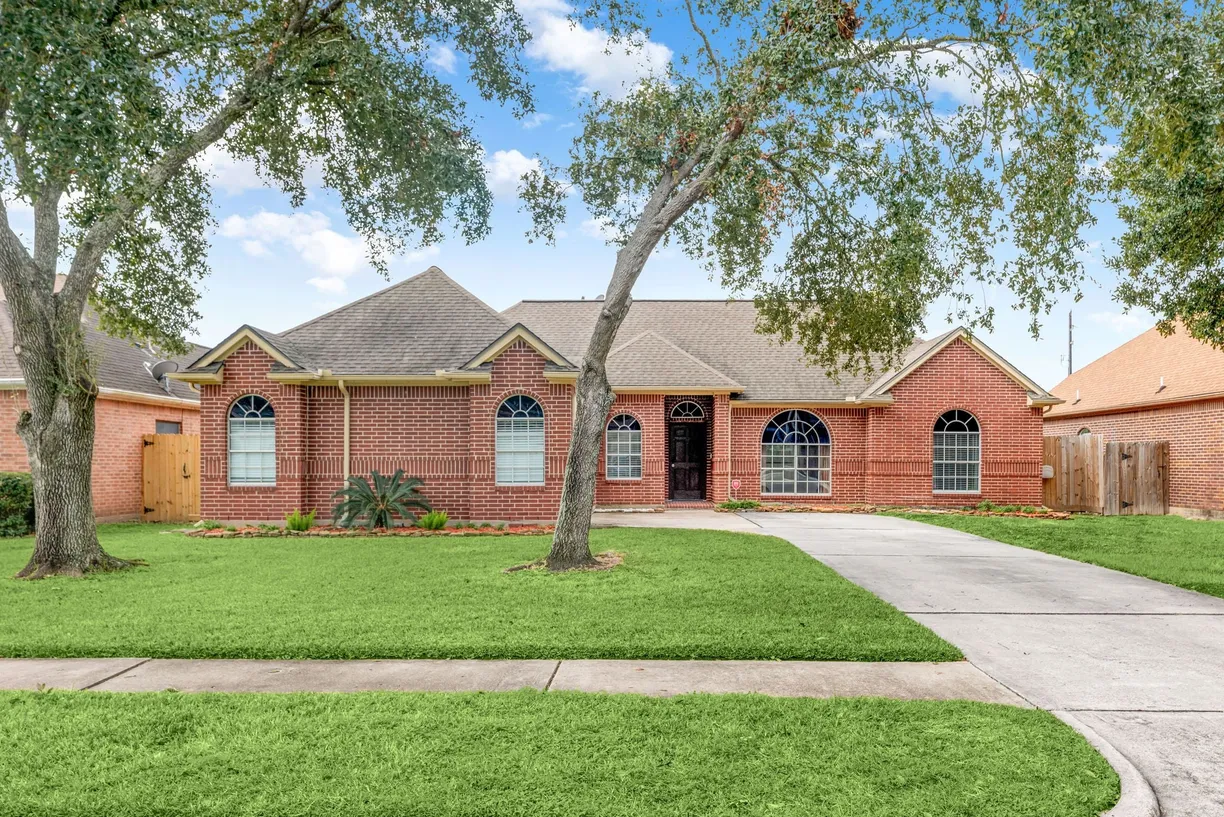 Houston Suburbs Real Estate | View 10215 Hedge Way Drive | room 2
