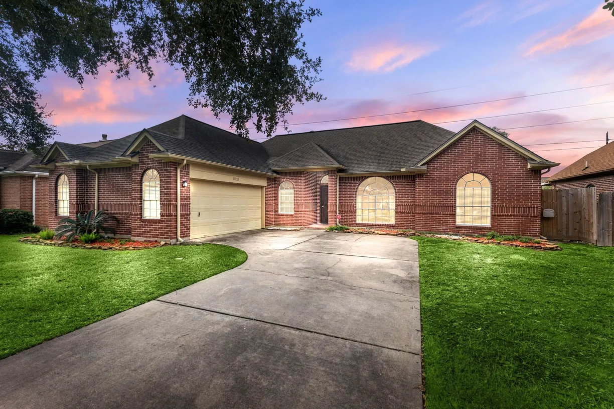 Houston Suburbs Real Estate | View 10215 Hedge Way Drive | 3 Beds, 2 Baths
