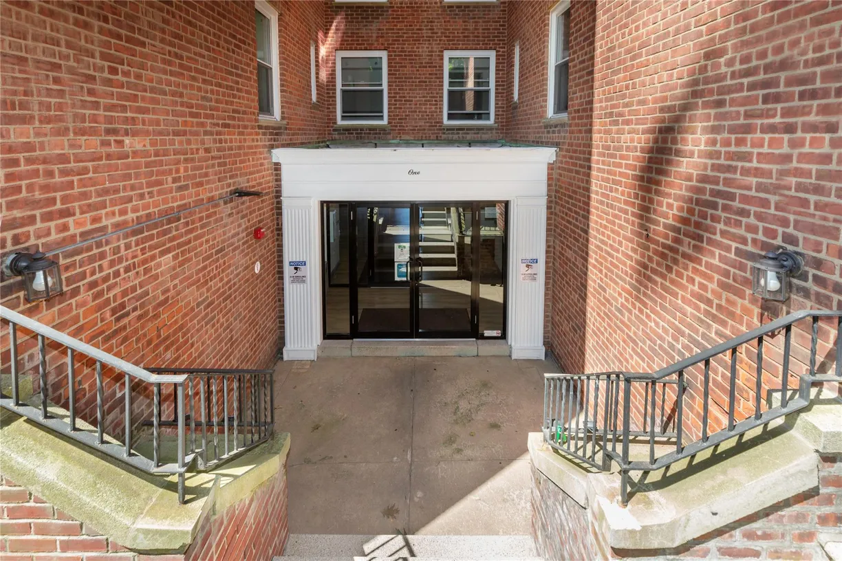 Westchester Real Estate | View 1 Hawley Terrace #4D | 1 Bed, 1 Bath