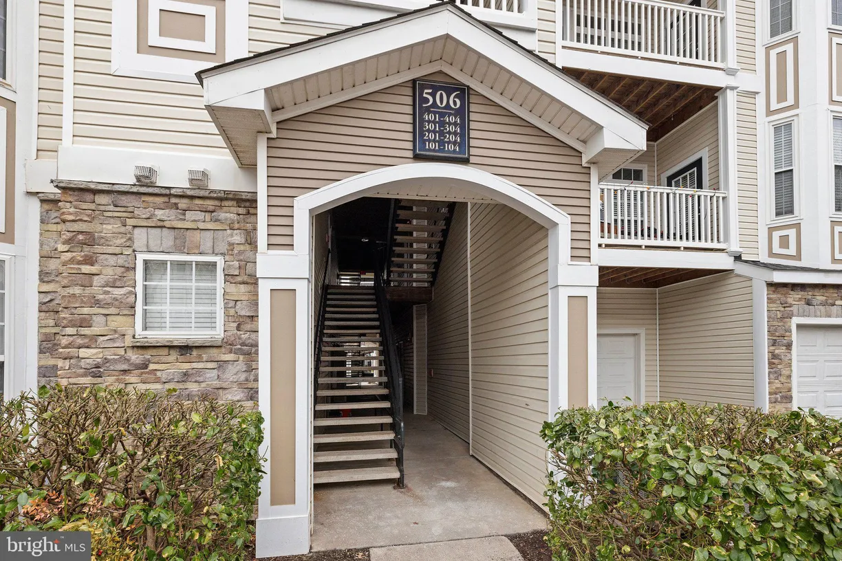 Washington Metro Area Real Estate | View 506 Sunset View Terrace SE #302 | room 2