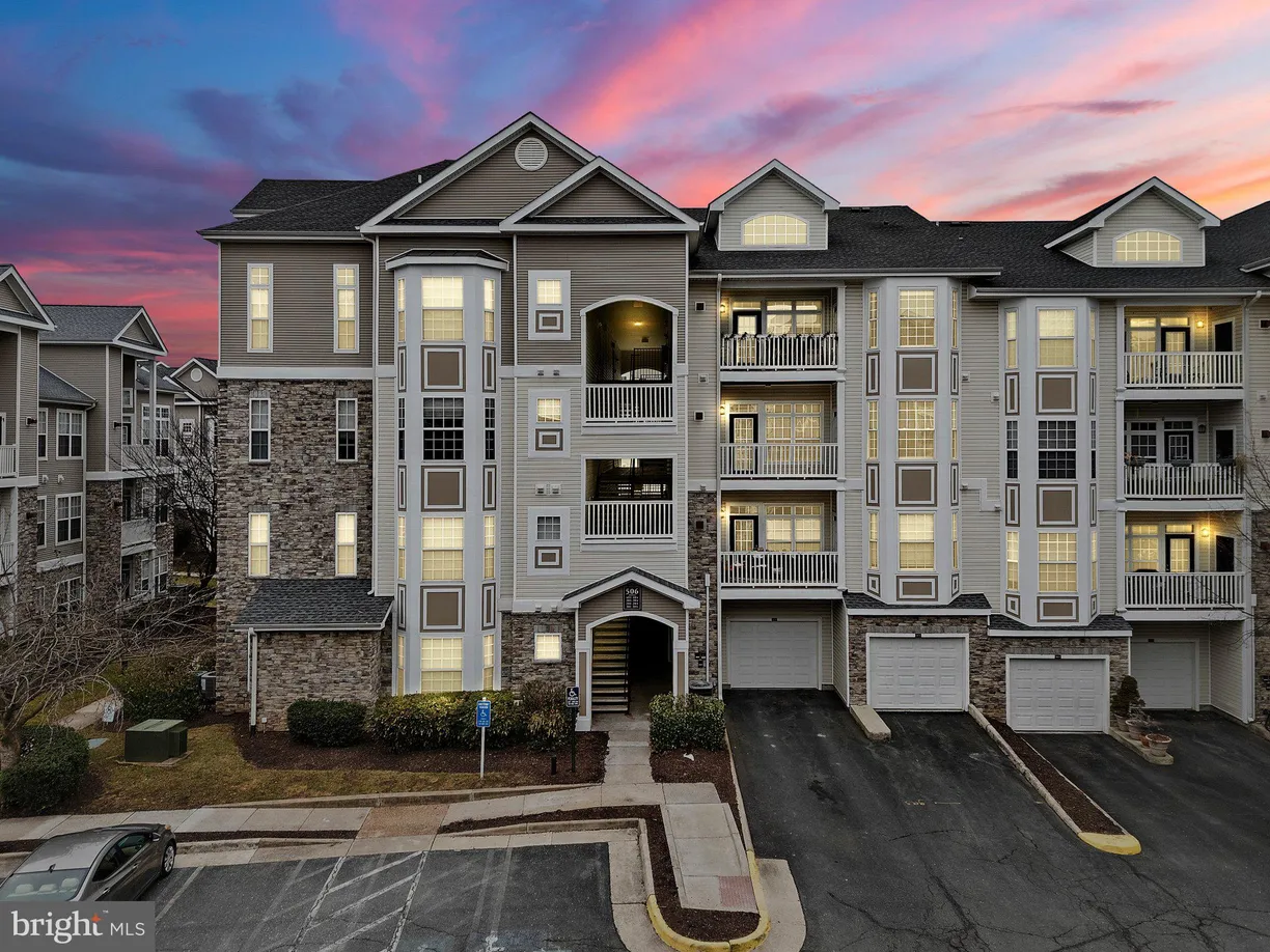 Washington Metro Area Real Estate | View 506 Sunset View Terrace SE #302 | room 1