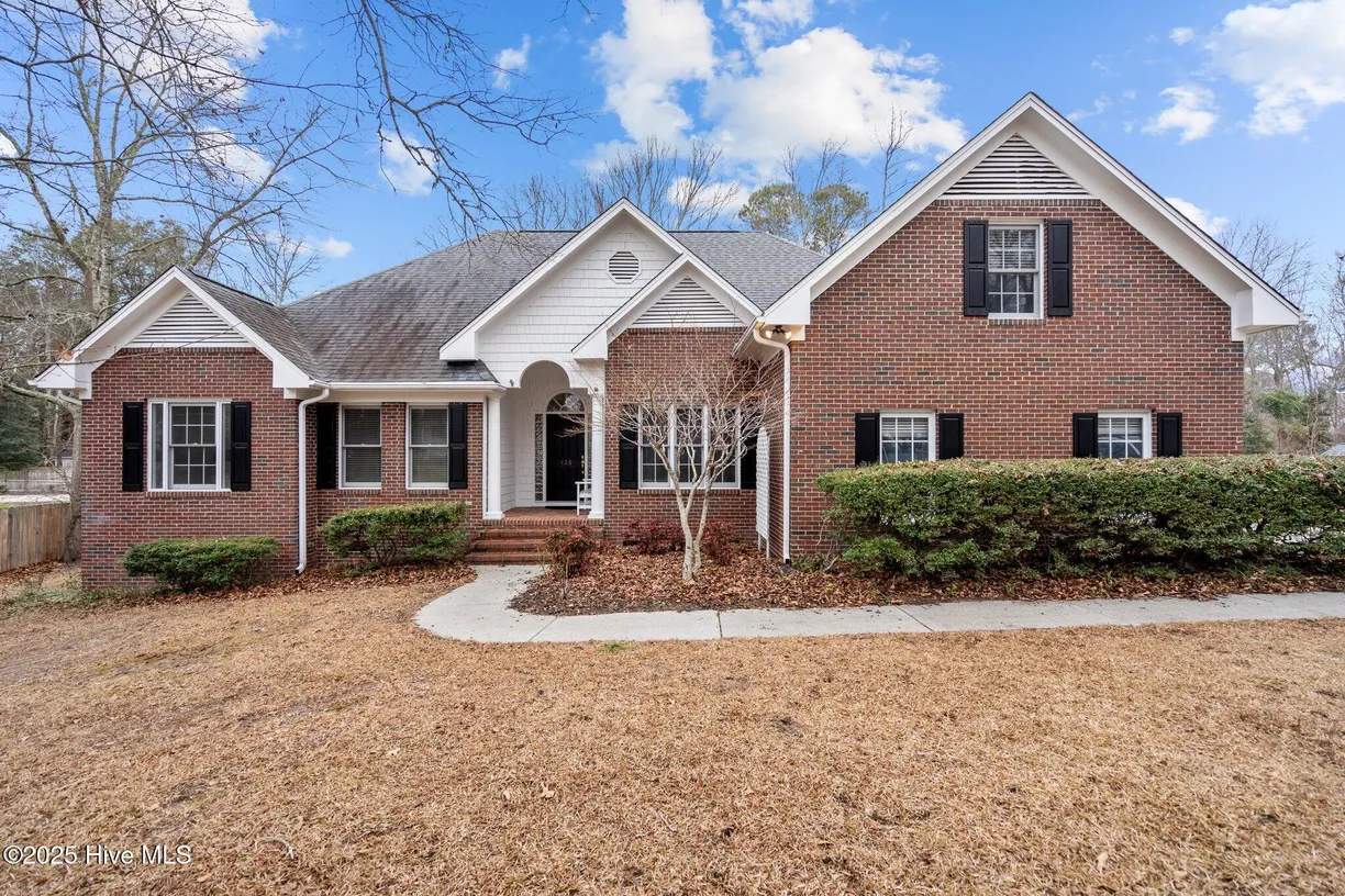 Wilmington, NC Real Estate | View 126 Francis Marion Drive | 3 Beds, 2 Baths