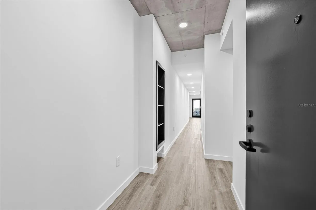 Sarasota/St. Petersburg Real Estate | View 221 Main Street N #812 | room 2