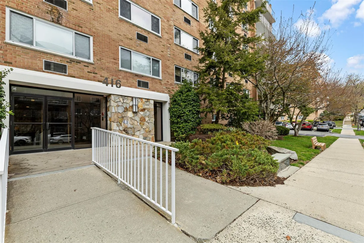 Westchester Real Estate | View 416 Benedict Avenue #6C | 1 Bed, 1 Bath