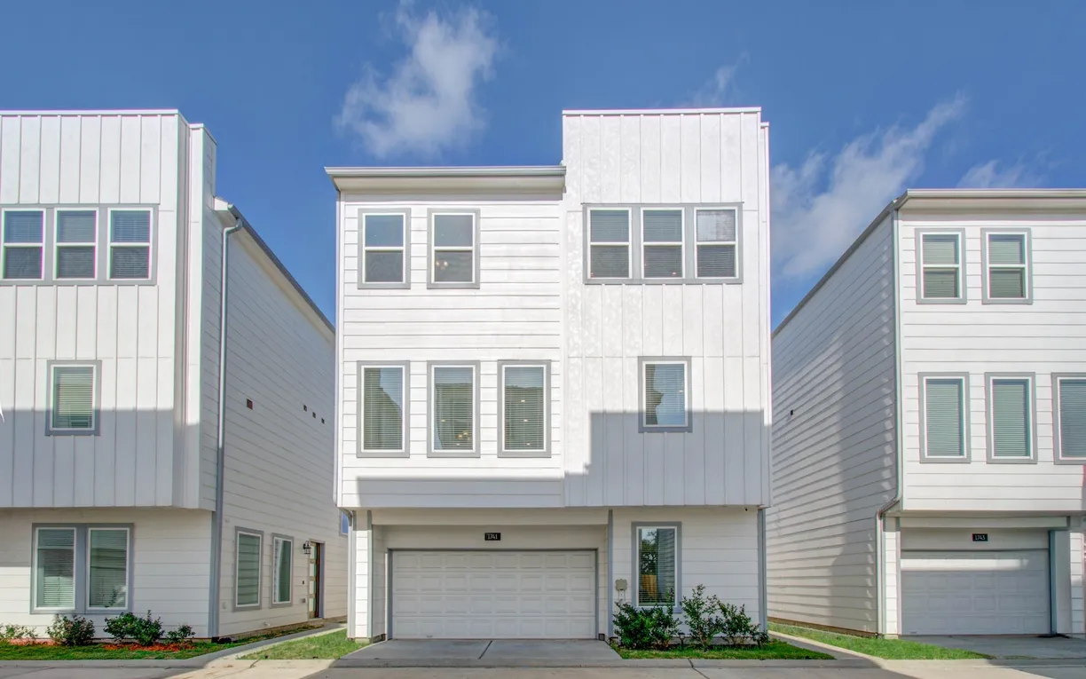 Houston Suburbs Real Estate | View 1741 Cove Crescent Court | 3 Beds, 2 Baths