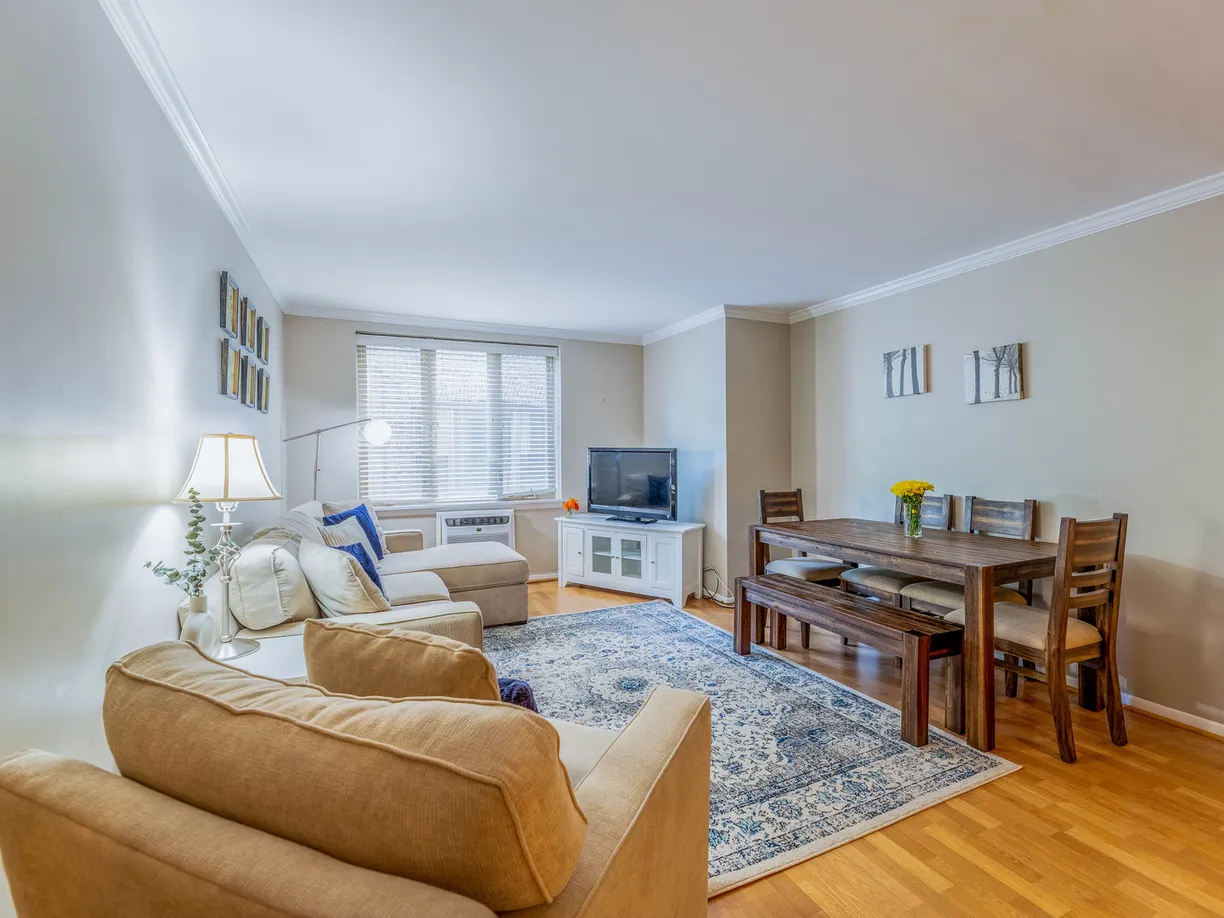 Chicago Real Estate | View 435 W Oakdale, 2B | room 1