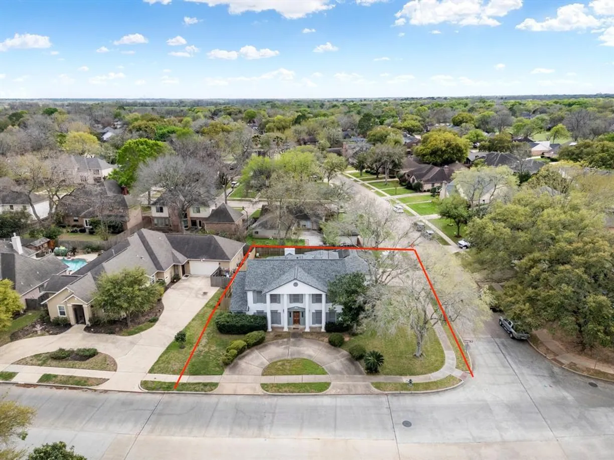 Houston Suburbs Real Estate | View 1231 Plantation Drive | room 1