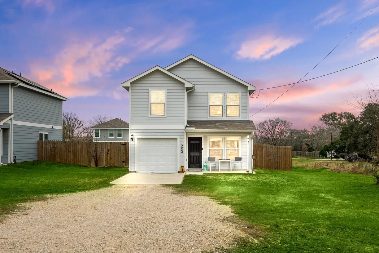 Houston Suburbs Real Estate | View 1250 22nd Street | 3 Beds, 2 Baths