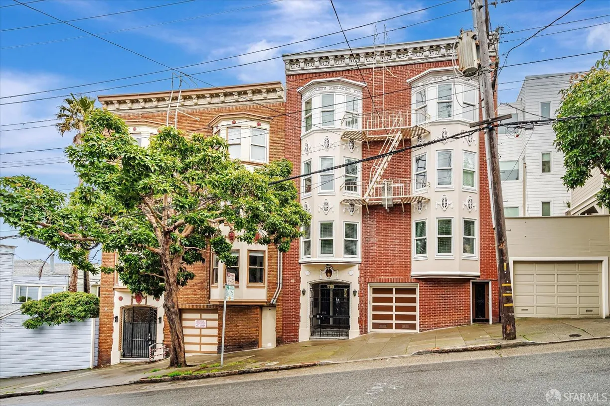 Northern California Real Estate | View 930 Scott St. #2 | 2 Beds, 1 Bath