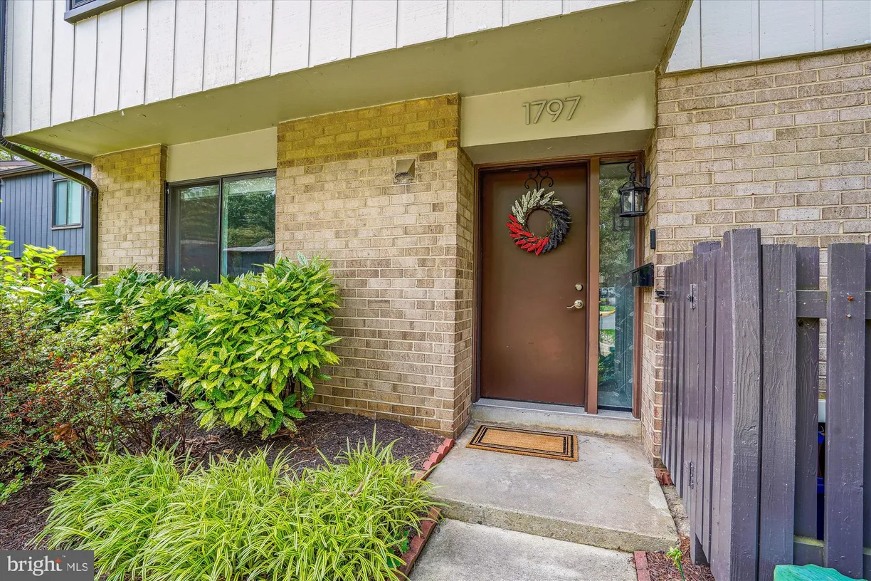 Washington Metro Area Real Estate | View 1797 Ivy Oak Square Unit# 67 | room 1