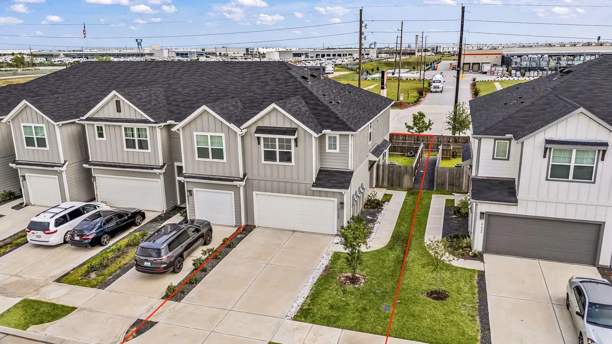 Houston Suburbs Real Estate | View 27926 Western Creek Court | room 1
