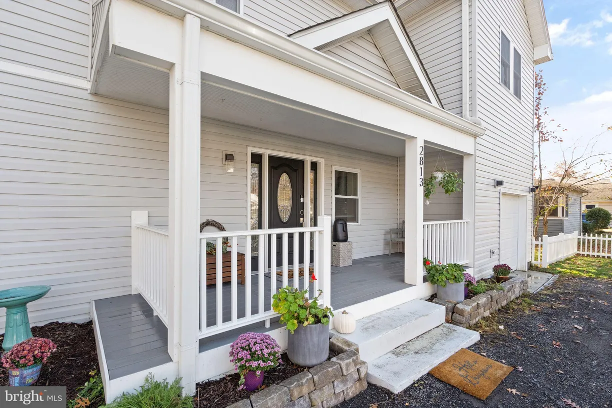 Washington Metro Area Real Estate | View 2813 Woodlawn Trail | 4 Beds, 4 Baths