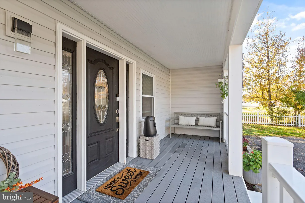 Washington Metro Area Real Estate | View 2813 Woodlawn Trail | room 2