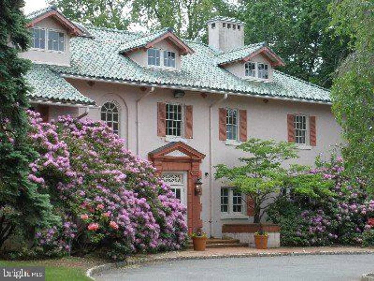 Central NJ/Bucks County, PA Real Estate | View 528 Sayre Drive | 3 Beds, 2 Baths