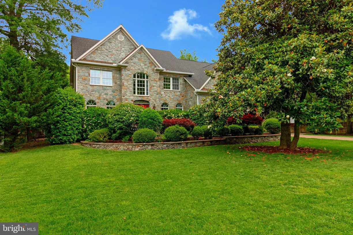 Washington Metro Area Real Estate | View 2504 Sherwood Hall Lane | 5 Beds, 4 Baths