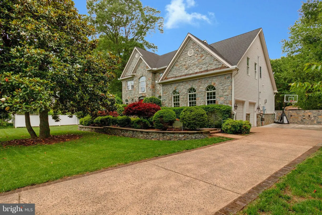 Washington Metro Area Real Estate | View 2504 Sherwood Hall Lane | room 2