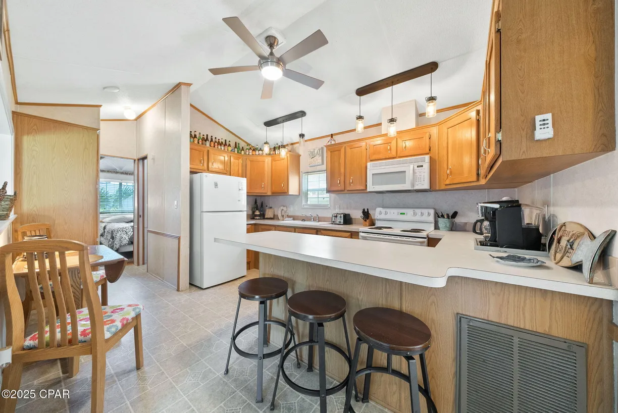 Northwest Florida Real Estate | View 1219 Thomas Drive Unit# 107 | room 2