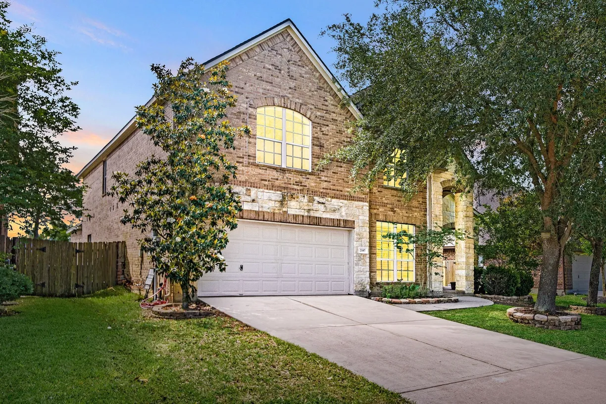 Houston Suburbs Real Estate | View 2107 Pearl Bay Court | 4 Beds, 3 Baths