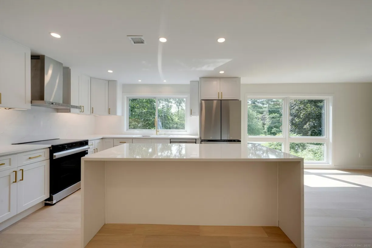 Greenwich Real Estate | View 20 Ledgebrook Drive #20 | room 1