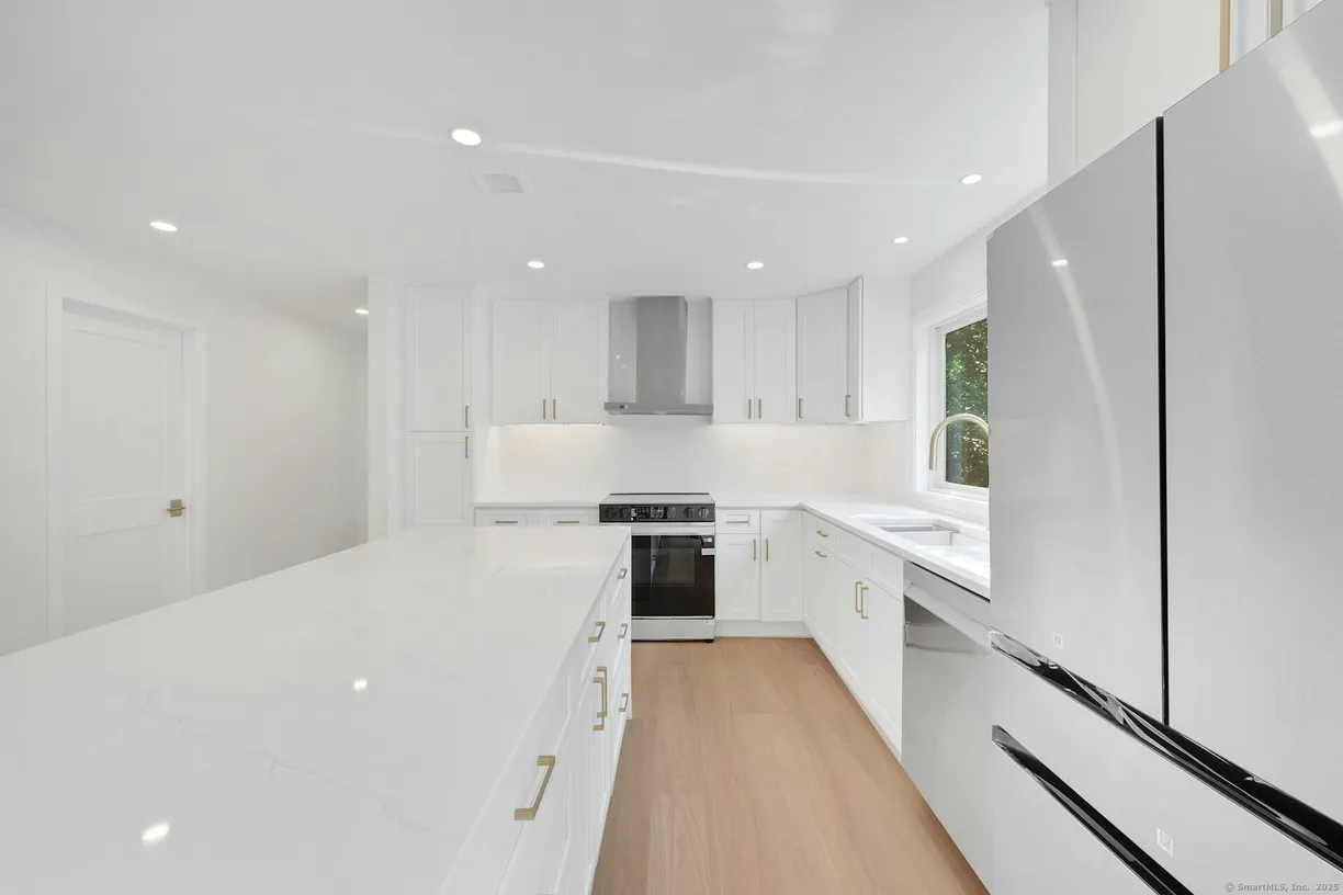 Greenwich Real Estate | View 20 Ledgebrook Drive #20 | room 2