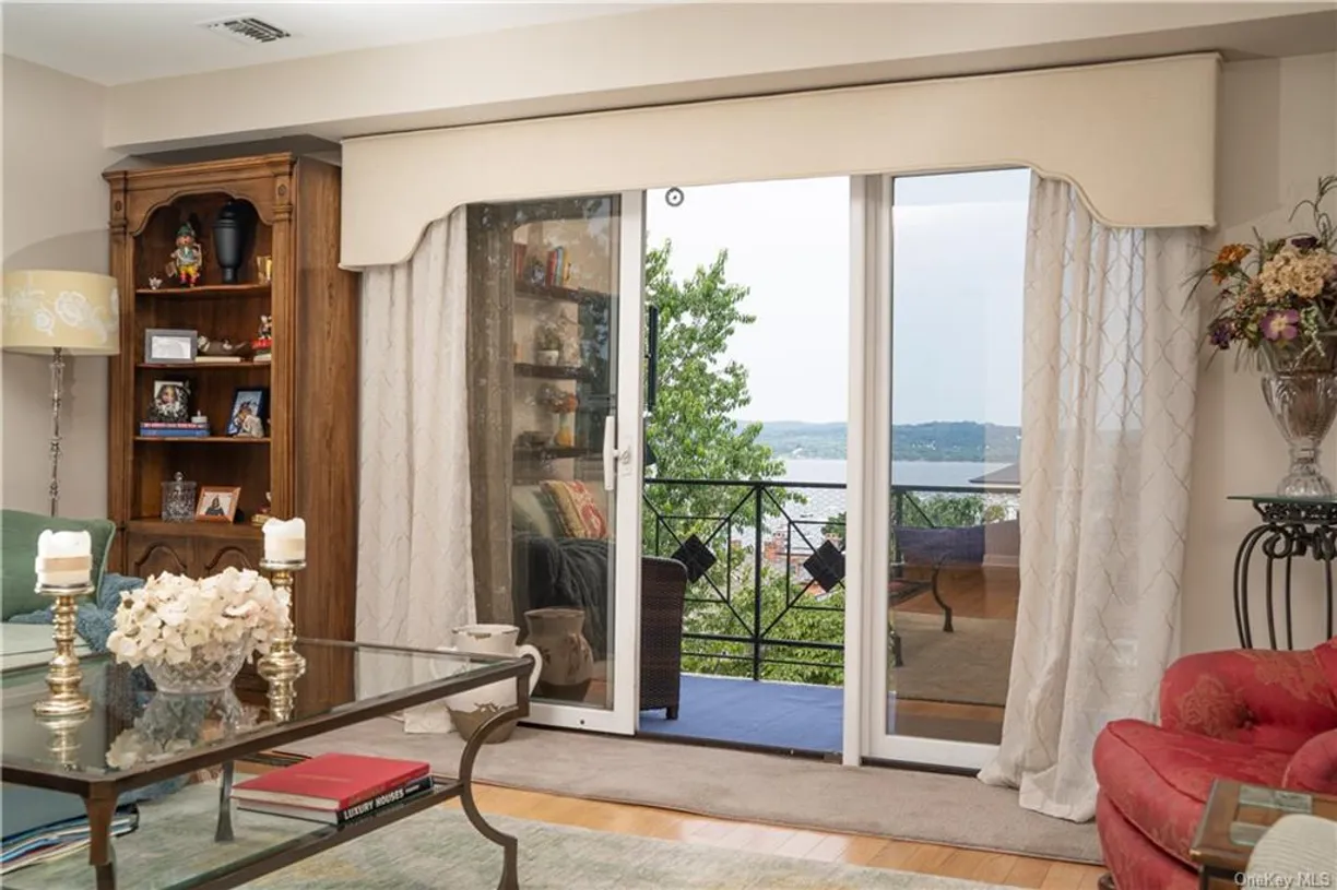 Rockland/Orange/NJ Real Estate | View 51 N Broadway Unit# 3B | room 2