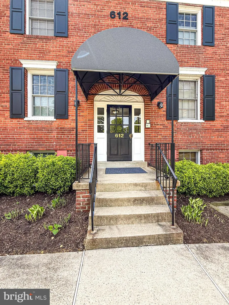Washington Metro Area Real Estate | View 612 Bashford Lane Unit# 1221 | room 2