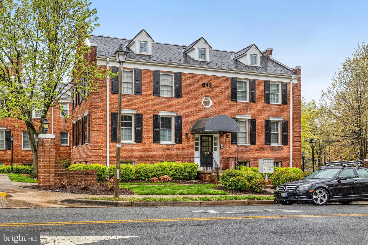 Washington Metro Area Real Estate | View 612 Bashford Lane Unit# 1221 | 1 Bed, 1 Bath