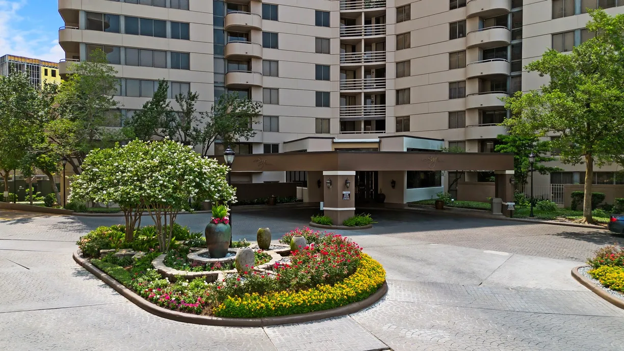 Houston Real Estate | View 3525 Sage Road #1104 | 2 Beds, 2 Baths