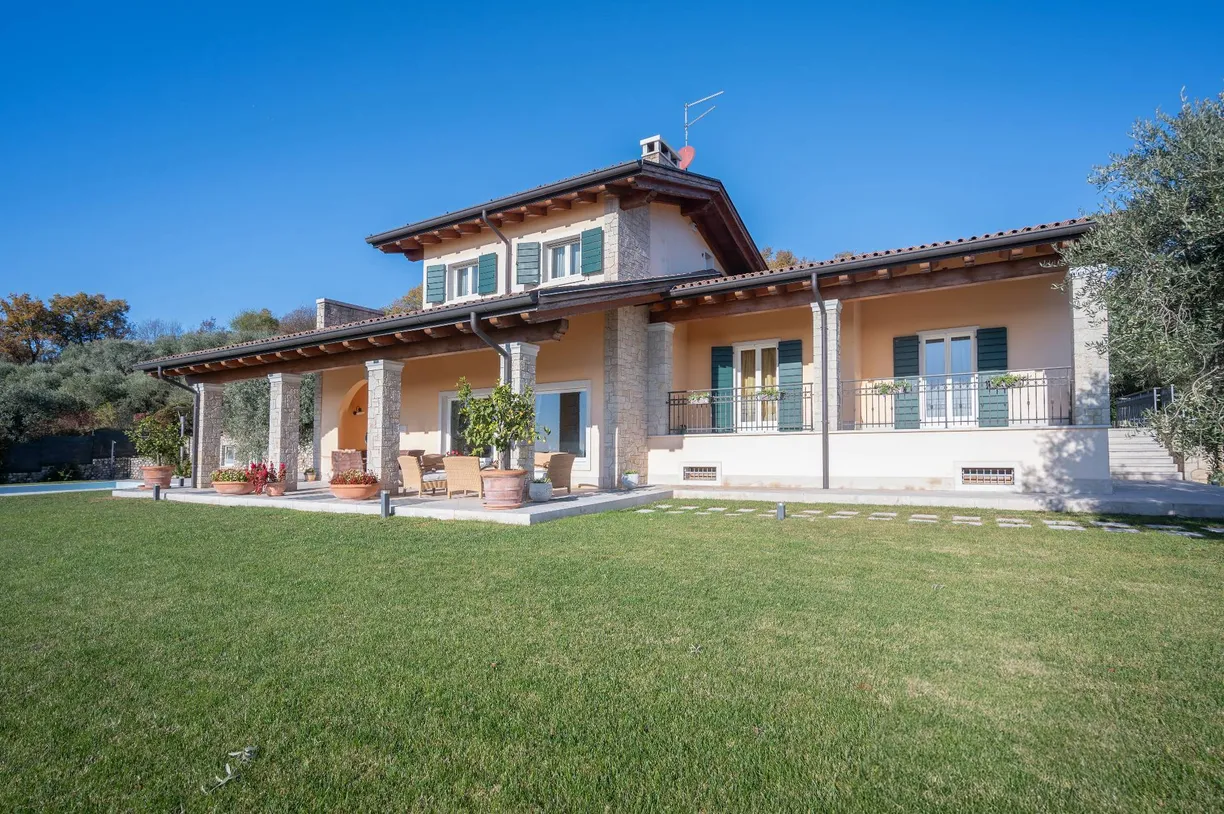 Northeast Italy Real Estate | View Villa del Golfo - VI001356 | 2