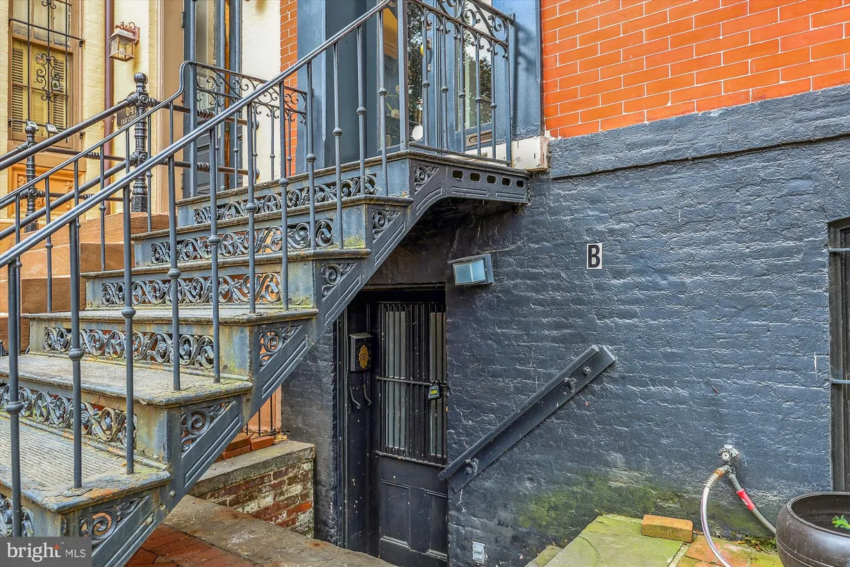 Washington Metro Area Real Estate | View 647 East Capitol Street SE | room 2