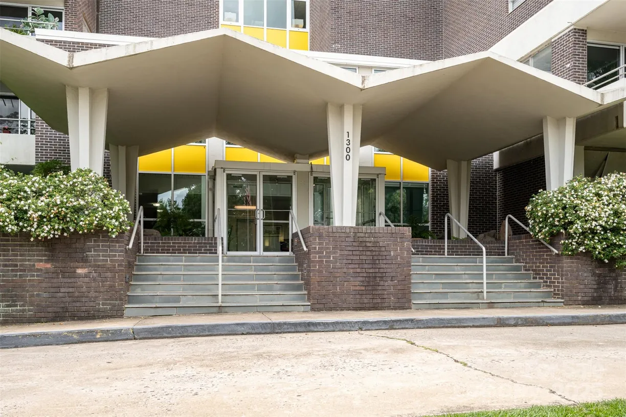 Charlotte Real Estate | View 1300 Reece Road #206 | room 2