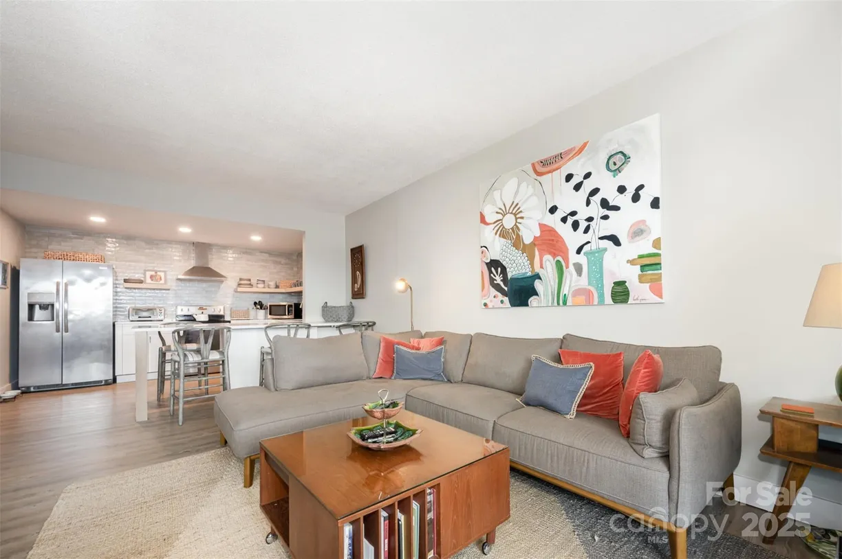 Charlotte Real Estate | View 1300 Reece Road #206 | 2 Beds, 1 Bath