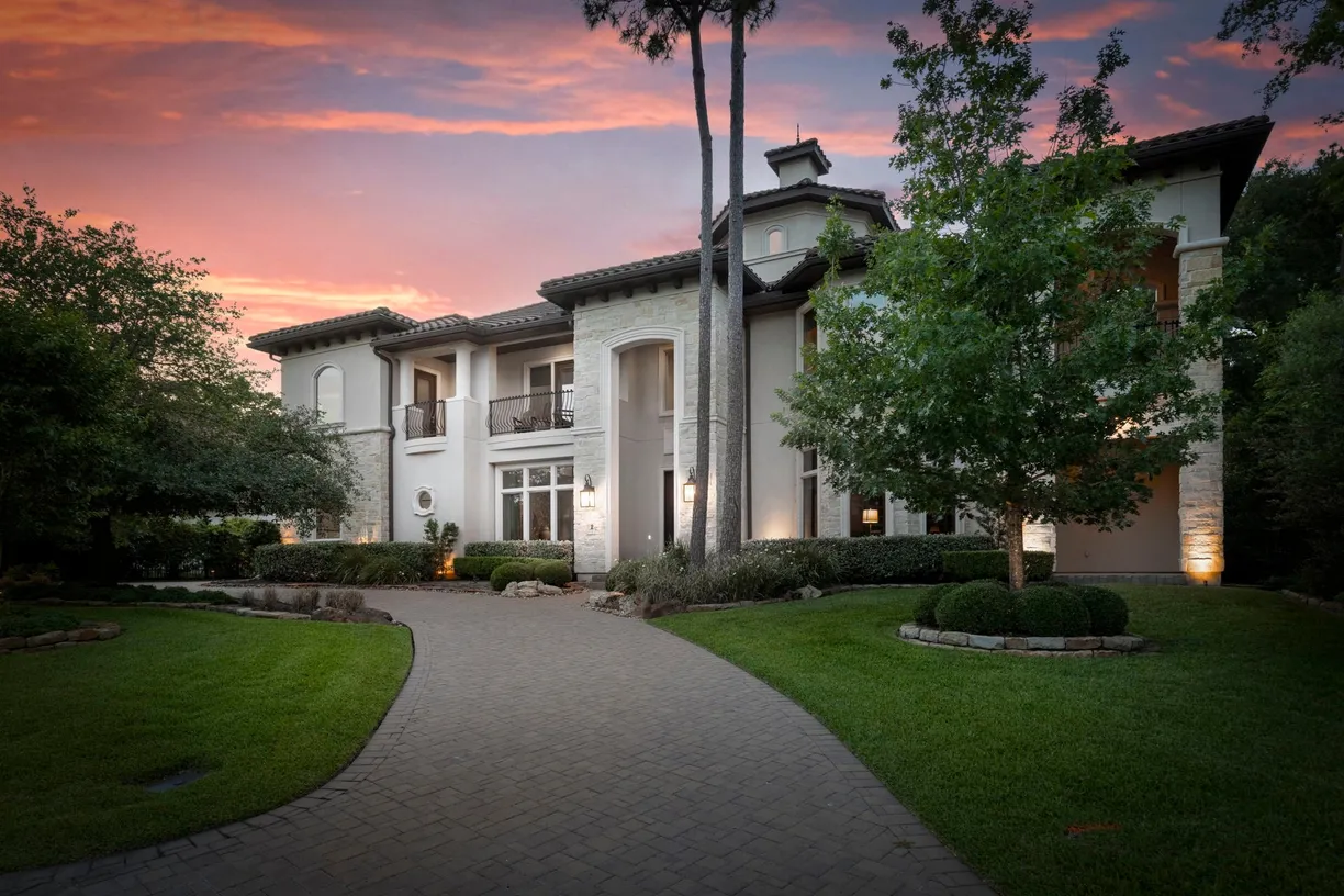 The Woodlands Real Estate | View 2 N Badger Lodge Circle | 5 Beds, 5 Baths