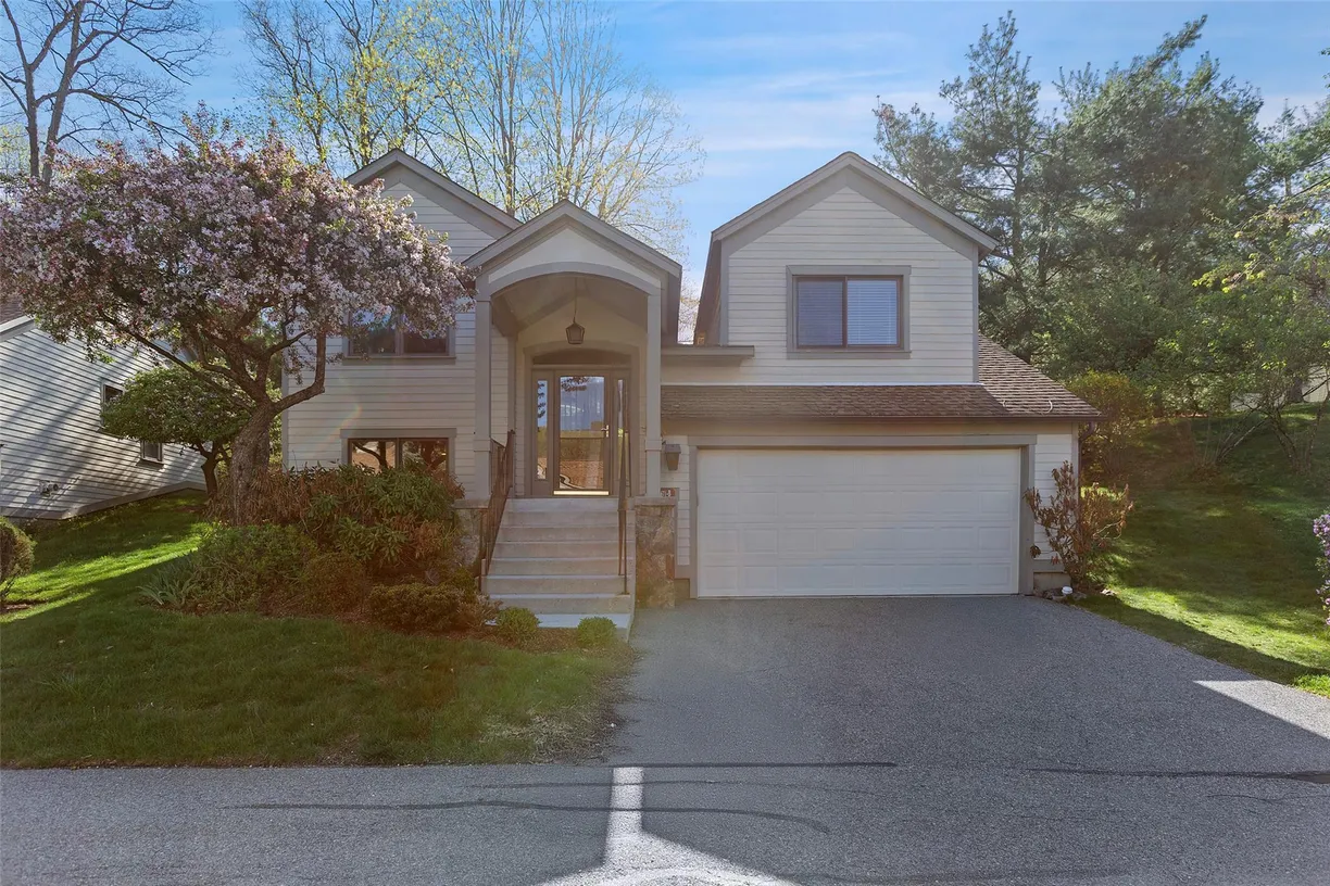 Westchester Real Estate | View 671B Heritage Hills | 2 Beds, 2 Baths
