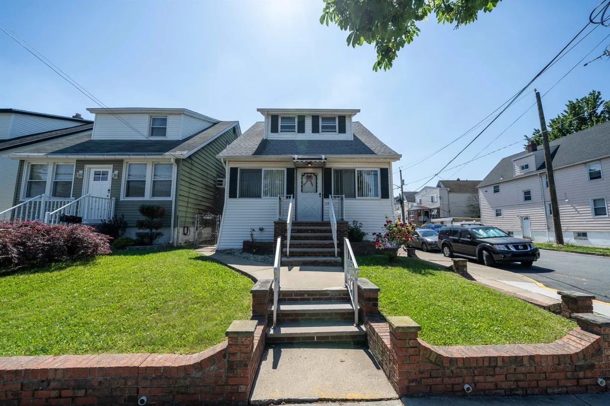 Jersey City/Hoboken Real Estate | View 1144 Kennedy Blvd | 3 Beds, 2 Baths