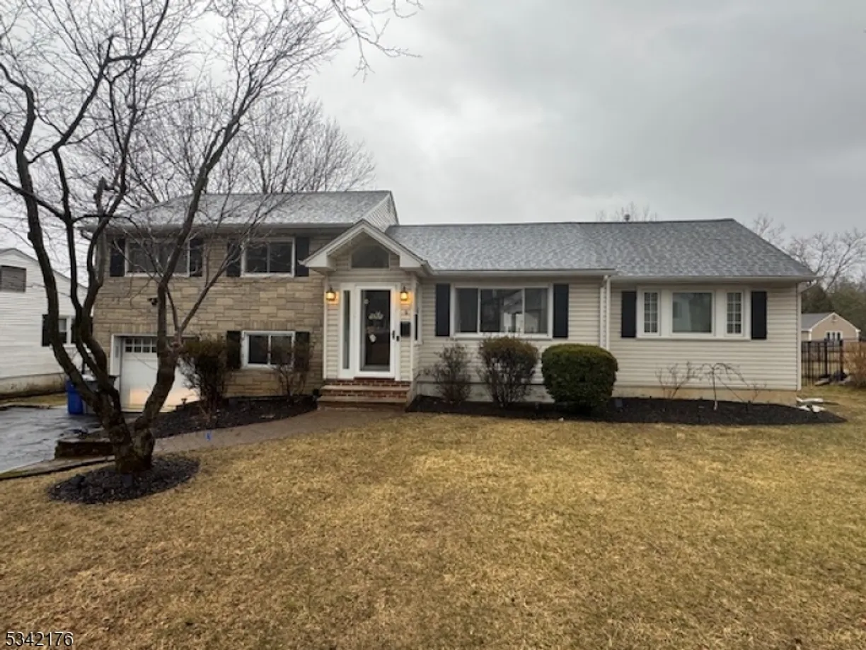 Jersey City/Hoboken Real Estate | View 9 White Oak Dr | 4 Beds, 2 Baths