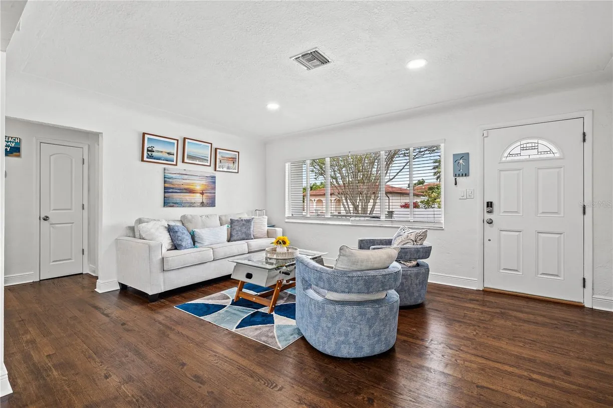 Sarasota/St. Petersburg Real Estate | View 292 42nd Avenue | room 2