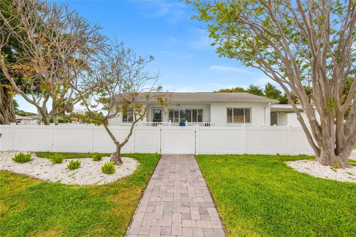 Sarasota/St. Petersburg Real Estate | View 292 42nd Avenue | 3 Beds, 2 Baths