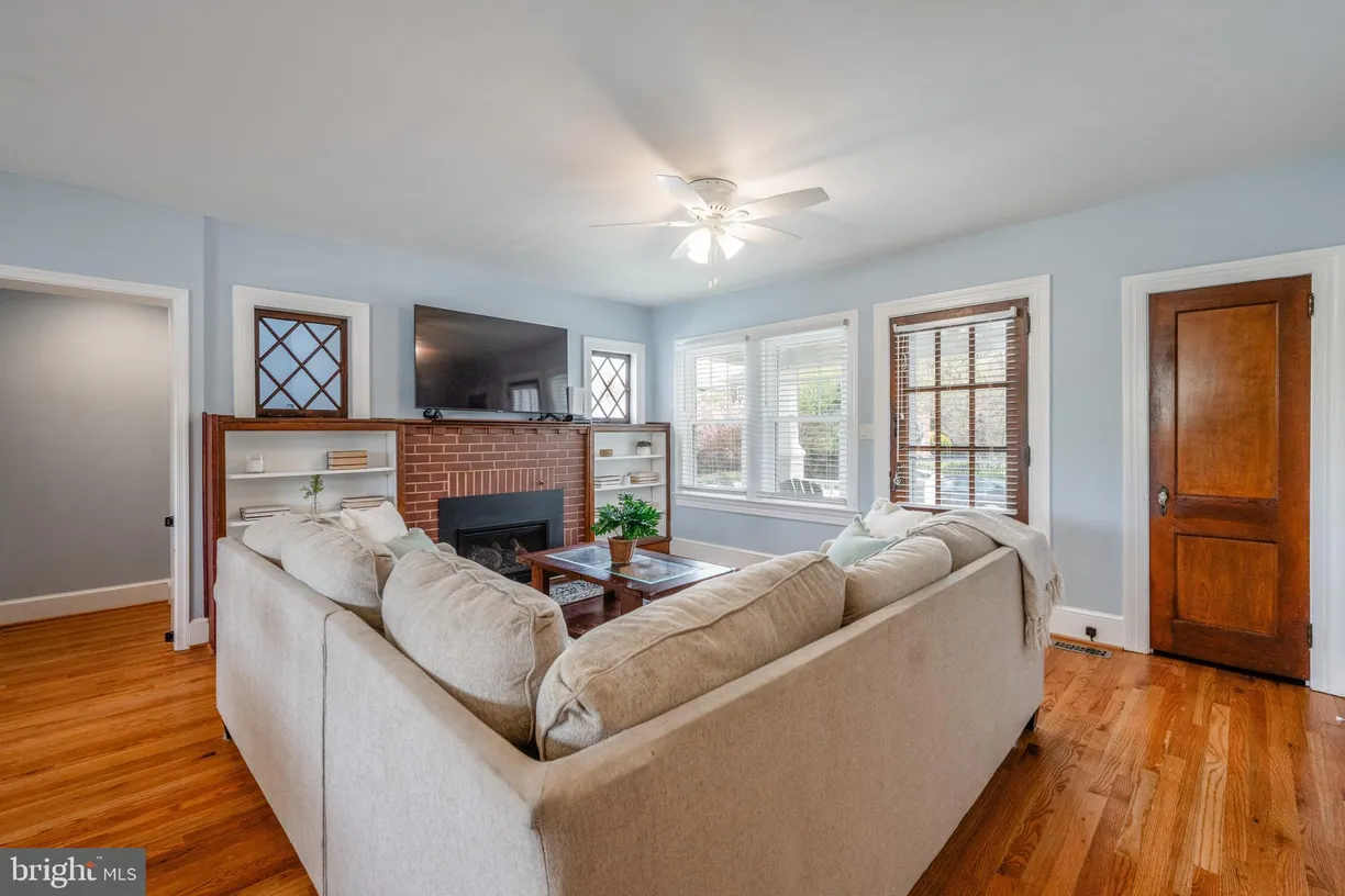 Washington Metro Area Real Estate | View 320 E Monroe Avenue | room 1