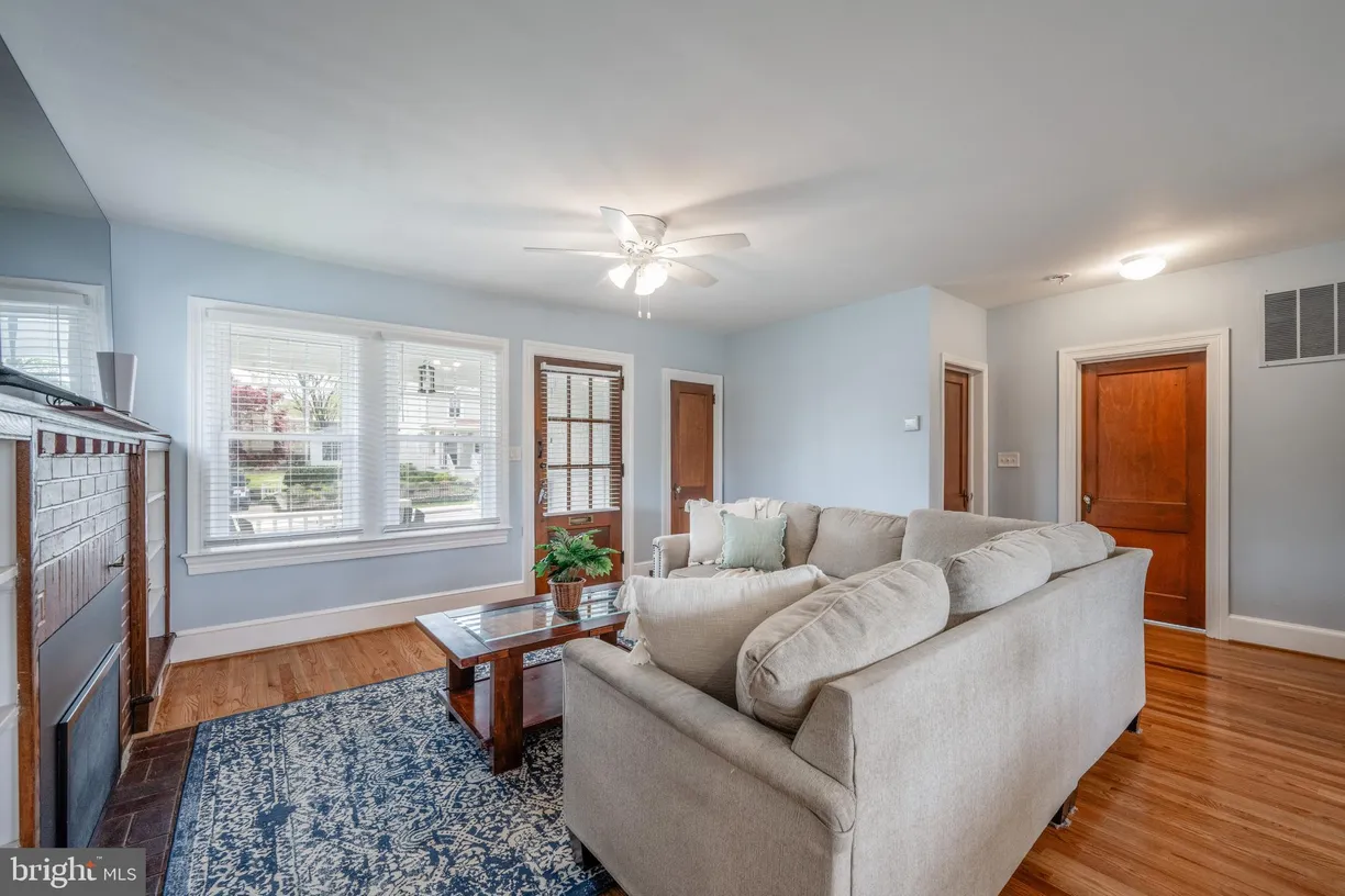 Washington Metro Area Real Estate | View 320 E Monroe Avenue | room 2