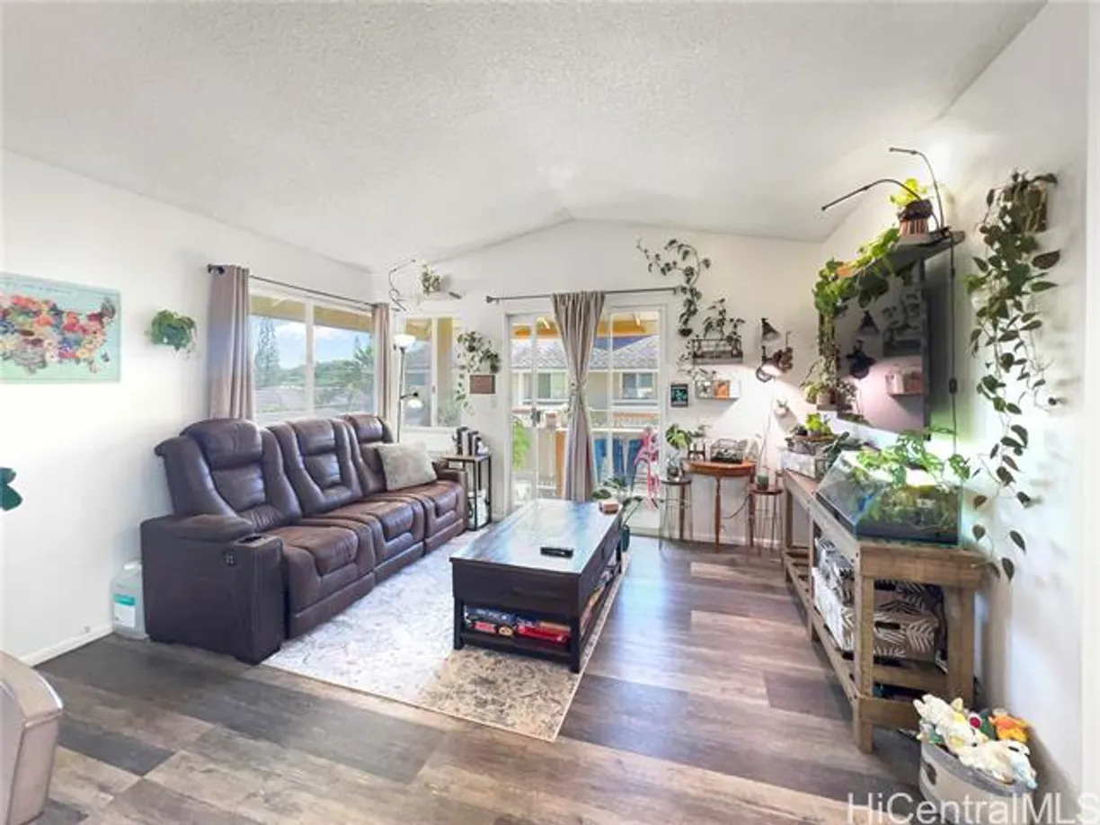 Hawaii Real Estate | View 95-510 Wikao Street, #F201 | room 2