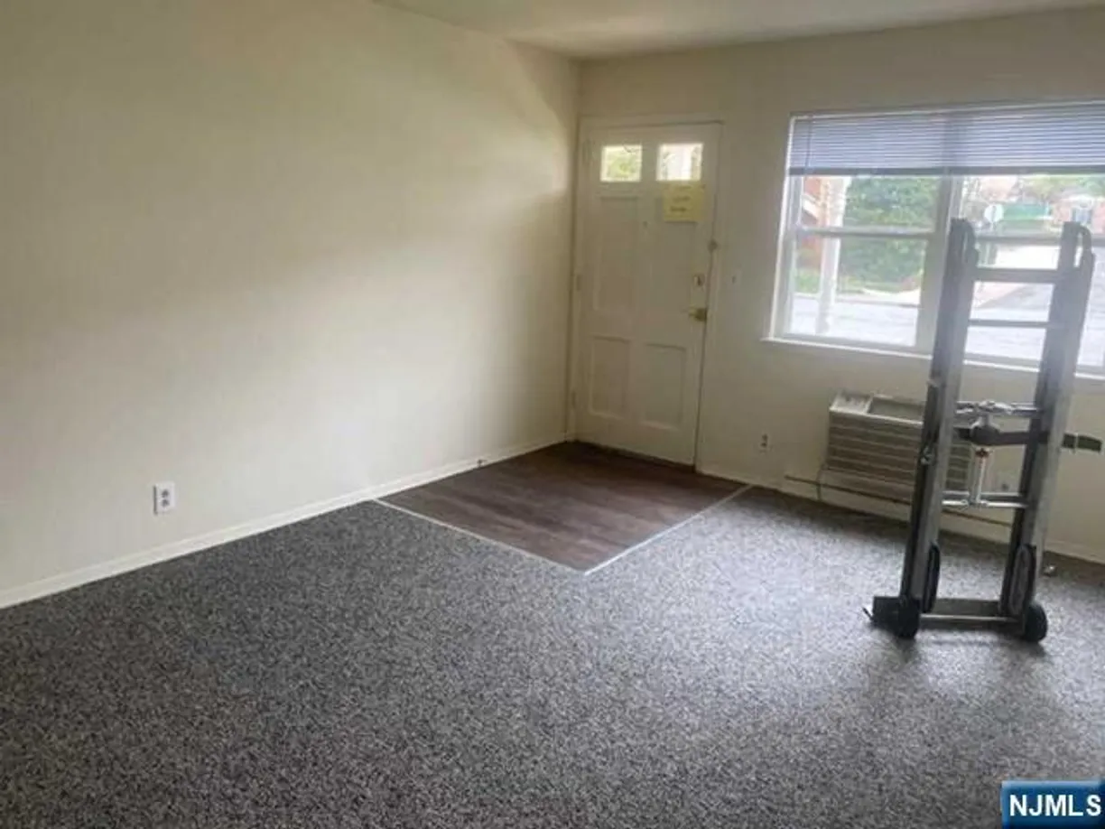 Bergen County Real Estate | View 11 N Maple Avenue 11 | room 2