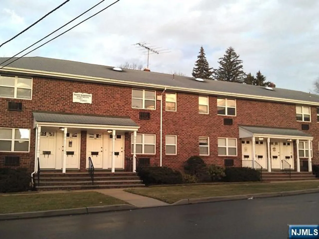 Bergen County Real Estate | View 11 N Maple Avenue 11 | 1 Bed, 1 Bath