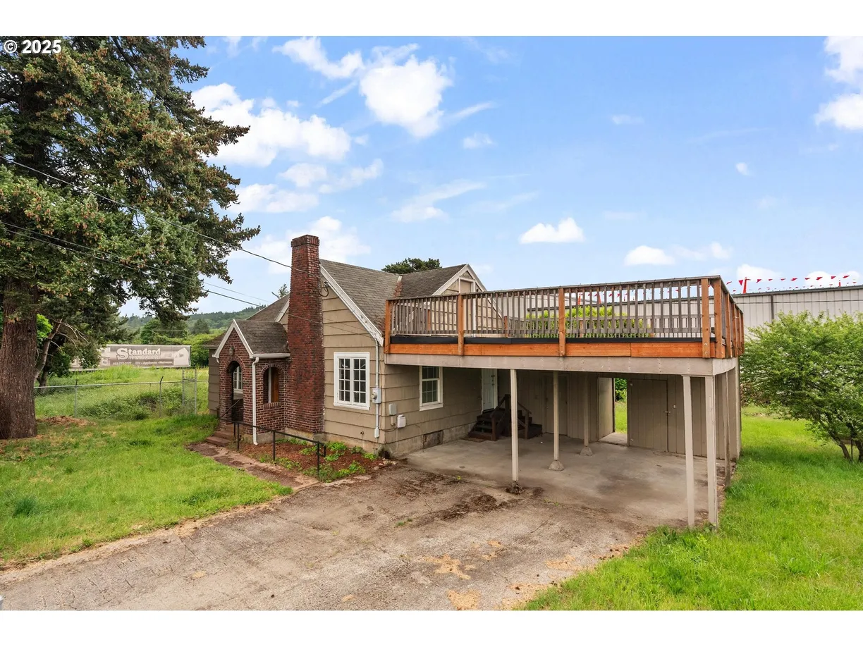Portland, OR Real Estate | View 8256 SE Lambert St | 2 Beds, 1 Bath